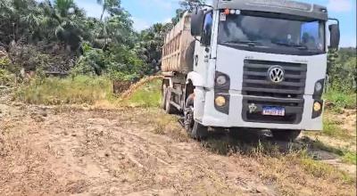 Motorista é flagrado despejando resíduos de forma irregular em terreno na zona rural de SL