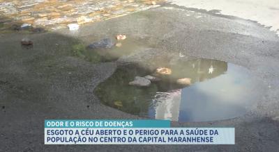Moradores reclamam de esgoto a céu aberto no Centro da capital