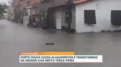 Fortes chuvas causam transtornos e alagamentos em diversos pontos da capital