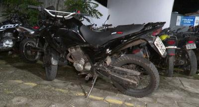 PM apreende moto com documentação adulterada e condutor é detido