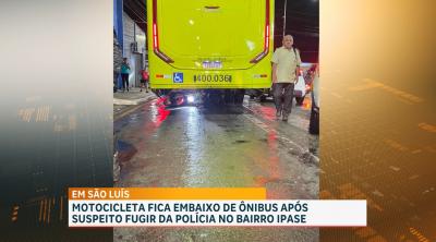 Moto fica embaixo de ônibus após condutor tentar fugir da polícia no Ipase