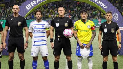 'Quem fala que o Palmeiras é ajudado é hipócrita', diz Abel após erro de arbritagem