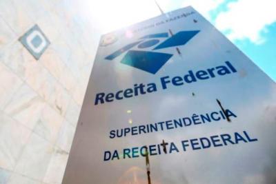 Receita alerta para golpes com taxa falsa sobre Pix