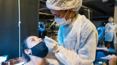Casos de Covid-19 no Brasil têm maior alta em dez meses