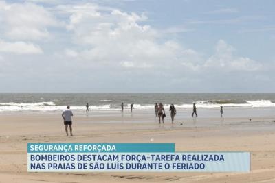 Mesmo com chuvas, feriado prolongado leva banhistas às praias da Grande Ilha