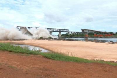 Operação implode o que sobrou da ponte entre Maranhão e Tocantins