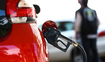 Petrobras reduz preço de gasolina vendida a distribuidoras para R$ 2,71