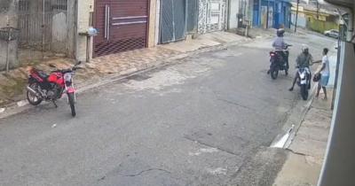 Abandonado pelo comparsa, ladrão é espancado ao tentar roubar moto