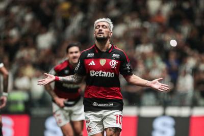 Flamengo é dominante e goleia um frágil Atlético-MG pelo Brasileirão