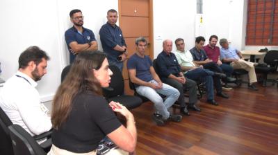 Empresários e trabalhadores chegam a acordo e frota volta a circular; solução não é definitiva