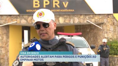 Autoridades alertam para perigos e punições ao empinar motocicletas