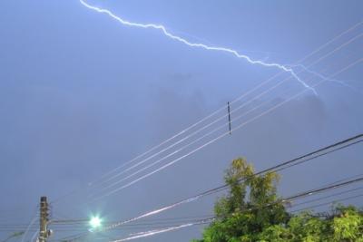 Equatorial alerta: período chuvoso exige atenção redobrada para evitar acidentes com a rede elétrica