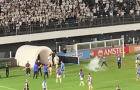 Torcida do Santos atira pedras no ônibus do time