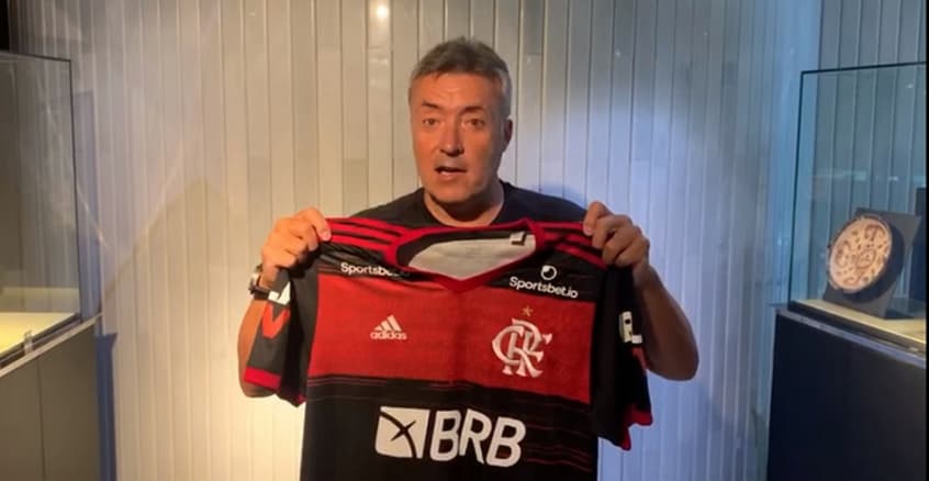 Torrent chega ao Brasil e é recebido por flamenguistas