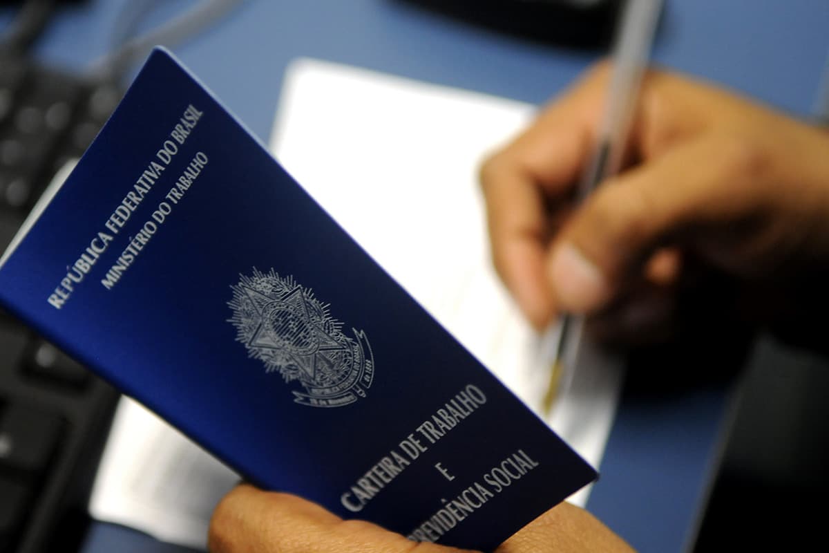 Pandemia causa corte de 1,2 milhão de empregos formais em 2020