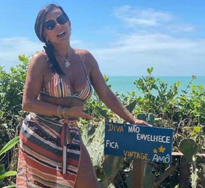 Aos 61 anos, Gretchen prova em fotos que não envelhece