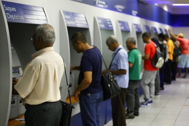 Caixa paga auxílio a beneficiários do Bolsa Família com NIS final 8