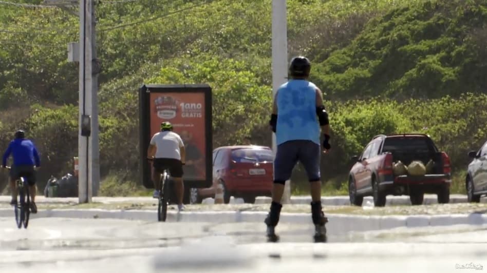 Frequentadores da Av. Litoranêa aproveitam via fechada aos domingos