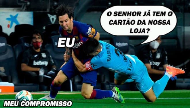 Era saudade? Jogador agarra Messi e cena vira meme nas redes sociais