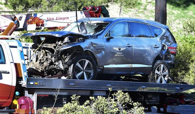 Tiger Woods dirigia a quase 140 km/h quando capotou carro