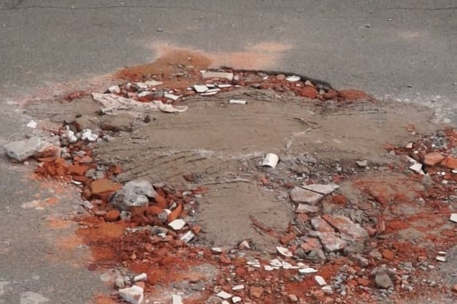 Cratera que causa transtornos no Parque Shalon.