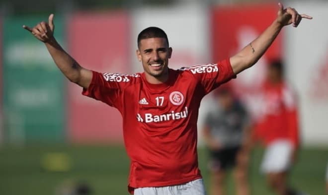 Líder isolado com Inter, Galhardo desmente provação ao FLA
