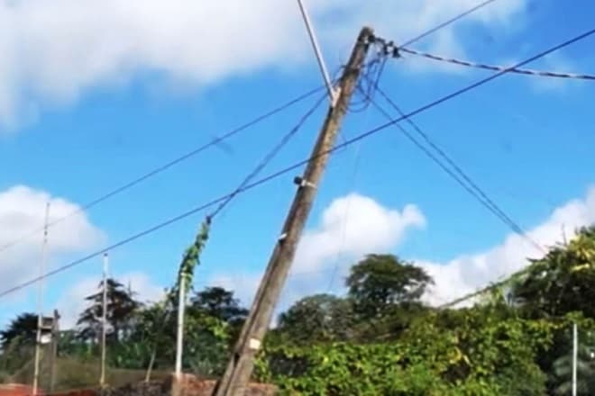 Ribamar: poste em situação irregular apresenta perigo para moradores