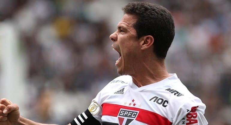 Ídolo do São Paulo, Hernanes anuncia aposentadoria aos 36 anos