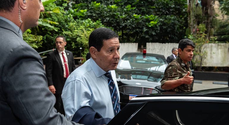 'Lula tem que medir as palavras', diz Mourão após fala sobre policiais