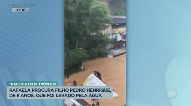 Aflitos, moradores de Petrópolis procuram familiares desaparecidos