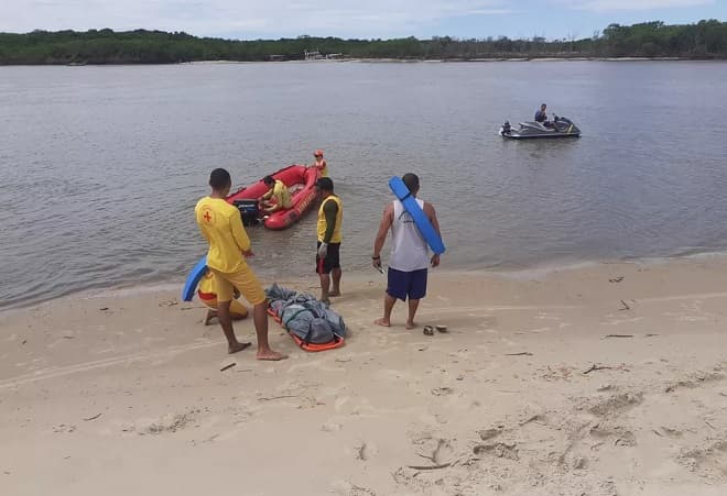 Corpo é encontrado em praia na cidade da Raposa