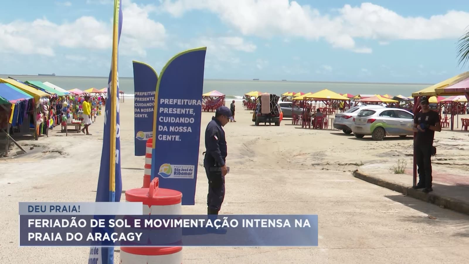 Feriado de sol e movimentação intensa na praia do Araçagy