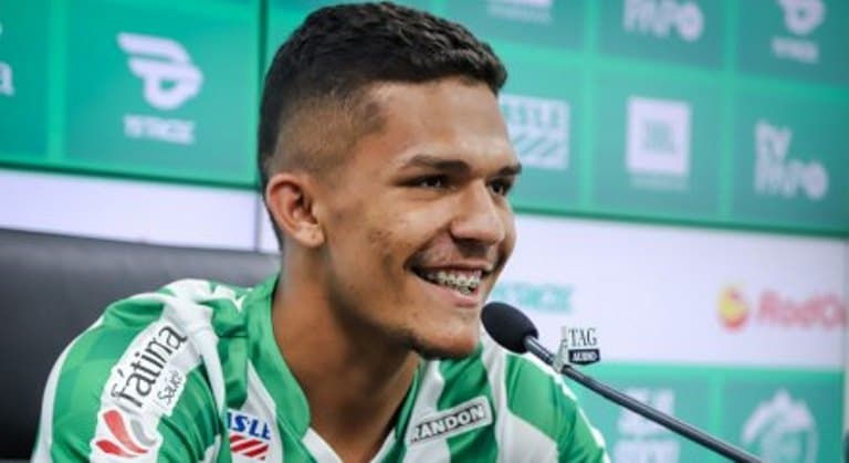 Três jogadores brasileiros são banidos para sempre do futebol