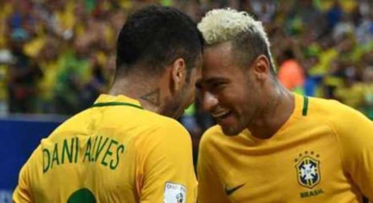 'Para minha família, o assunto terminou', diz pai de Neymar ao negar empréstimo a Daniel Alves