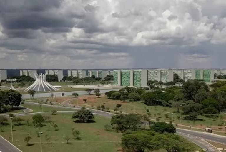 Mais de 600 mil servidores públicos federais se afastaram do trabalho em 2023