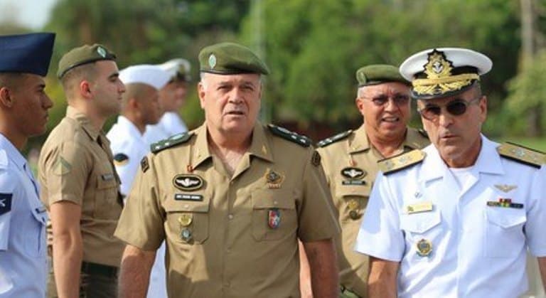 Ex-comandante do Exército ameaçou prender Bolsonaro caso ele levasse à frente plano golpista