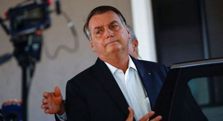 Defesa pede ao Supremo devolução do passaporte do ex-presidente Bolsonaro