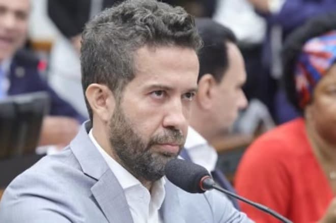Em sessão com brigas, Conselho de Ética arquiva processo de cassação contra Janones
