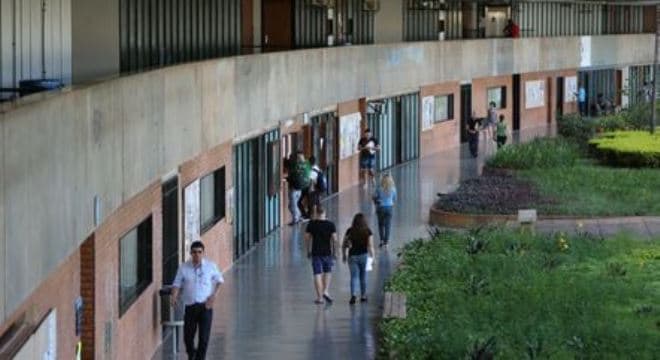 MEC vai reservar 50% das vagas do Fies para inscritos no CadÚnico