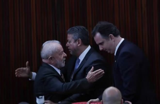 Lula se reúne com Lira e Pacheco para tratar de ‘pautas-bomba’