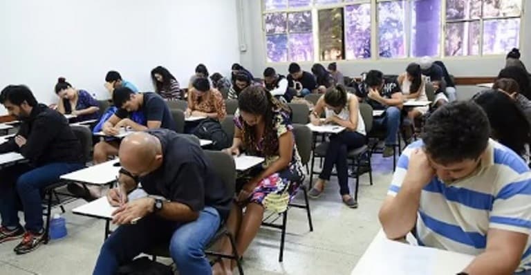 Governo federal adia Enem dos Concursos em todo o país