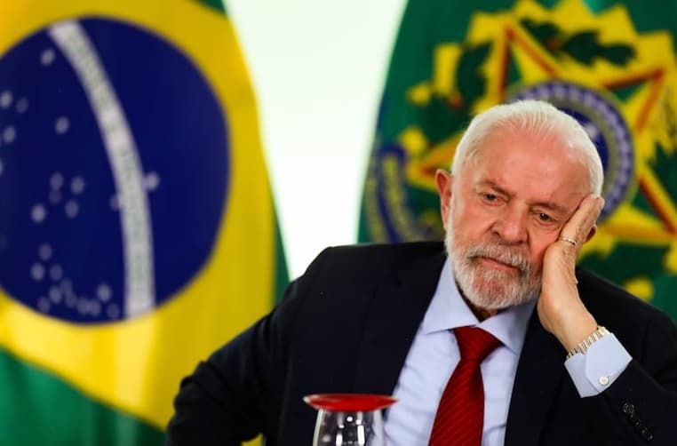 Lula está estável e conversando normalmente após cirurgia, diz médico