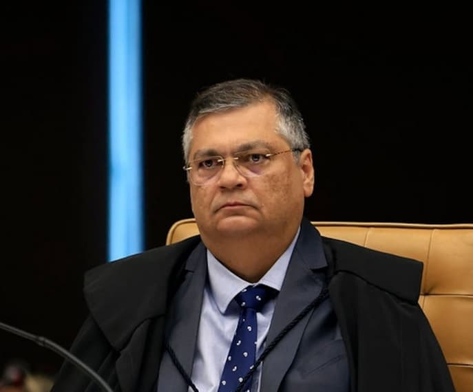 Dino não se satisfaz com respostas de Lira sobre emendas