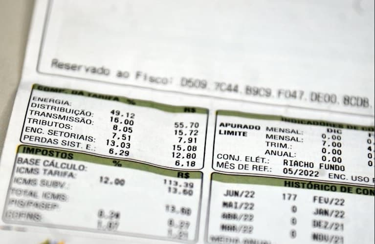 Inflação oficial desacelera em novembro puxada por queda na conta de energia