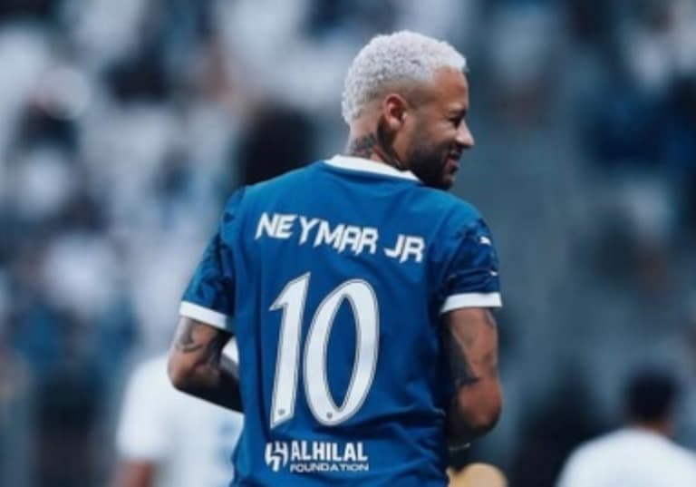 Neymar vai ganhar do Santos por mês menos do que um dia de salário na Arábia
