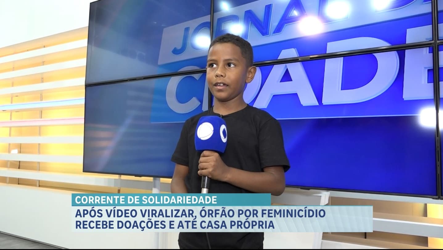 Após vídeo viralizar, órfão por feminicídio recebe doações e até casa própria