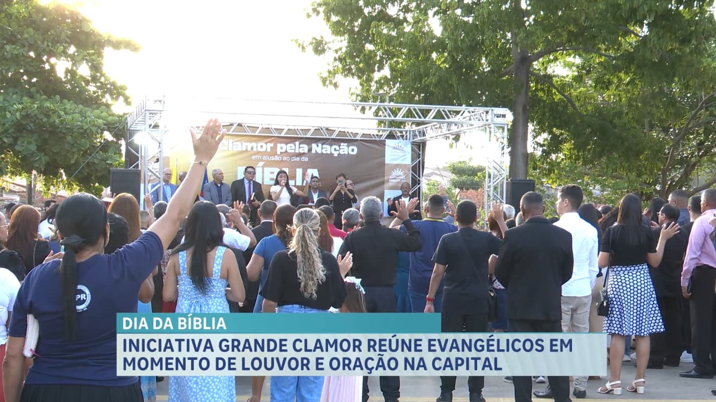 Grande Clamor em alusão ao Dia da Bíblia reúne evangélicos em momento de louvor e oração em São Luís