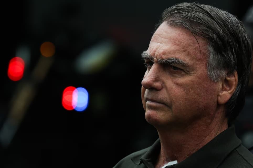 Bolsonaro vai cumprir pena na Polícia Federal, decide Moraes