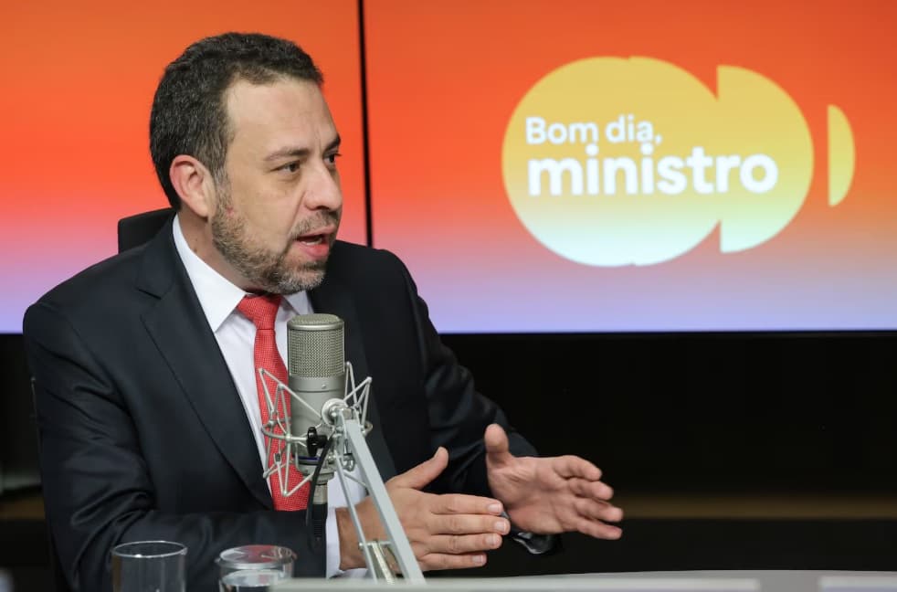Boulos diz que governo avalia tarifa zero no transporte e fala em simpatia de Lula com medida