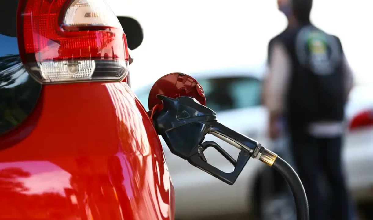 Petrobras reduz preço de gasolina vendida a distribuidoras para R$ 2,71